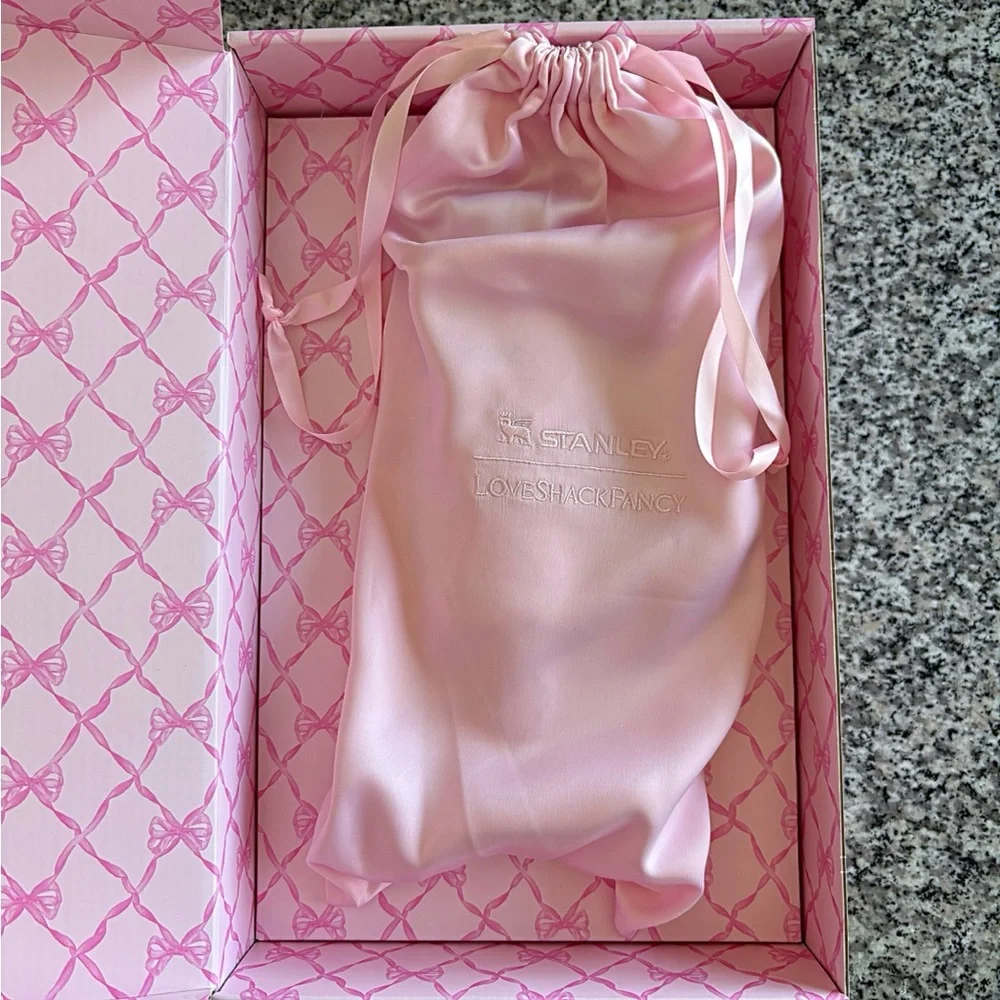 ♥️💖 FIRM Stanley x LoveShackFancy Protour Ribbon Bow SATIN DRAWSTRING BAG NWT - Picture 8 of 10
